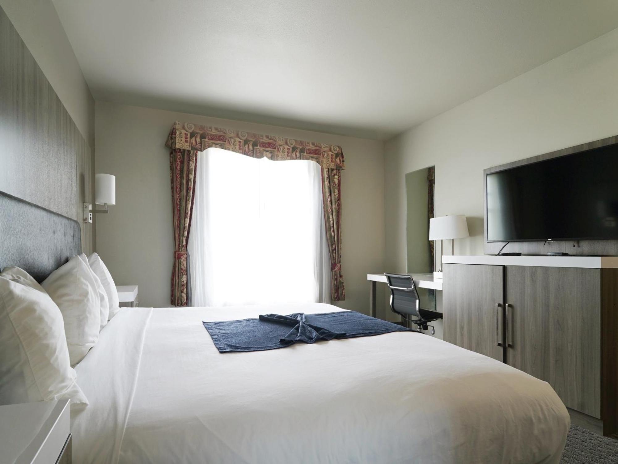 Bayvue Hotel, Resort & Suites Оушън Шорс Екстериор снимка